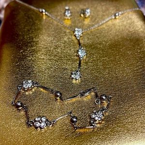 Non tarnished set of jewelry